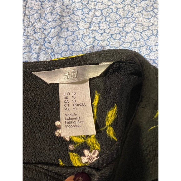 H & M Black Floral, 3/4 Sleeve Shift Dress, Size 10 - Picture 8 of 10